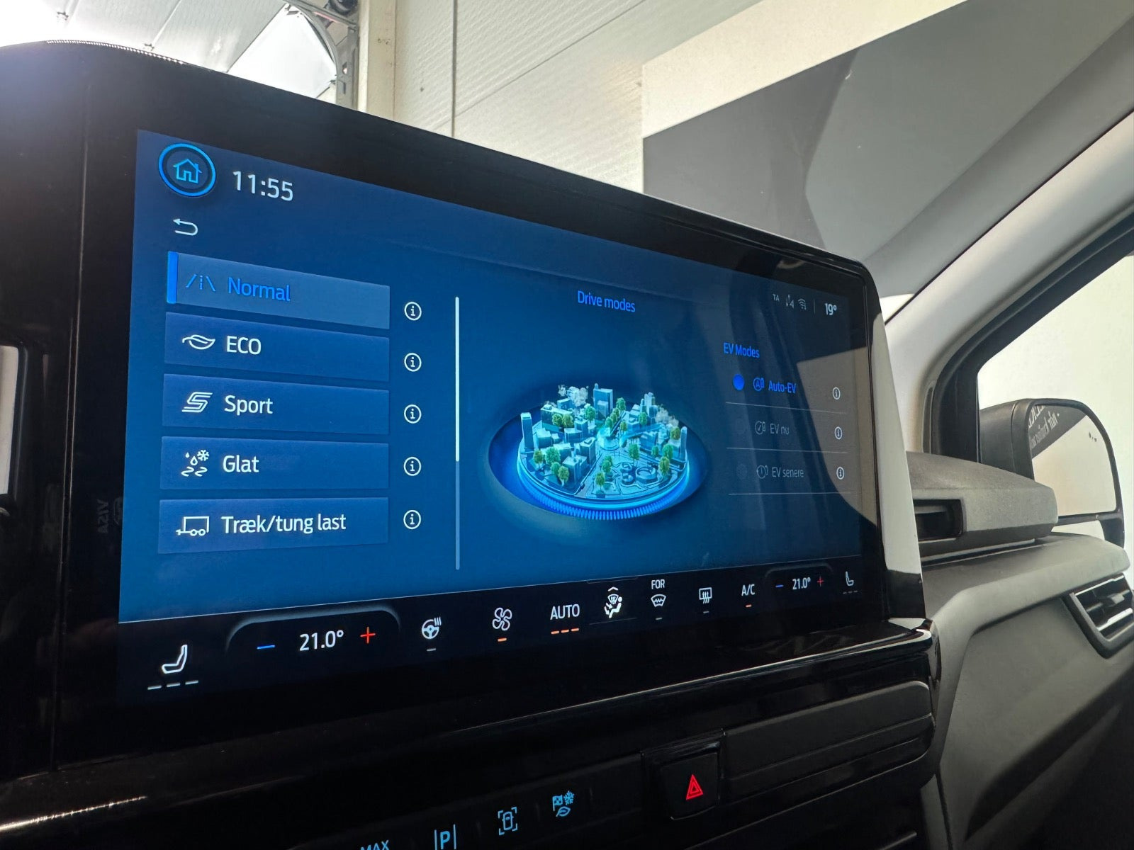 Grå Ford Tourneo Custom 340 L2 fra 2025