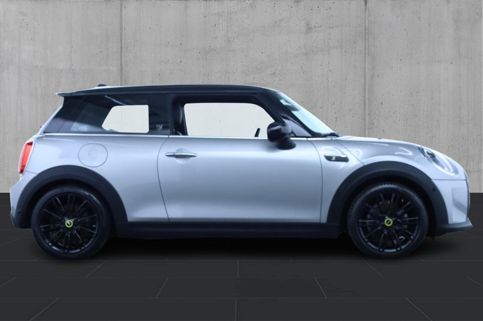 Sølv Mini Cooper SE fra 2023