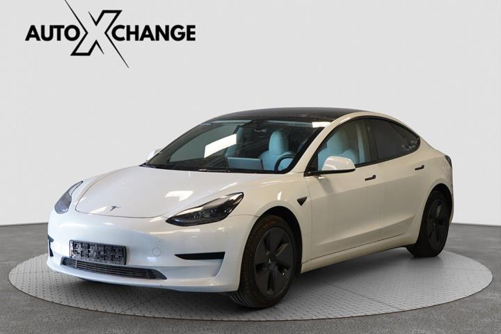 Hvid Tesla Model 3 fra 2023