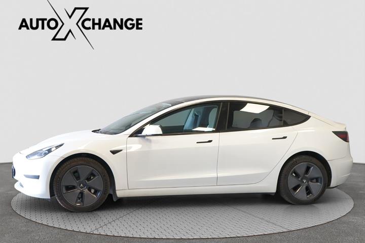 Hvid Tesla Model 3 fra 2023