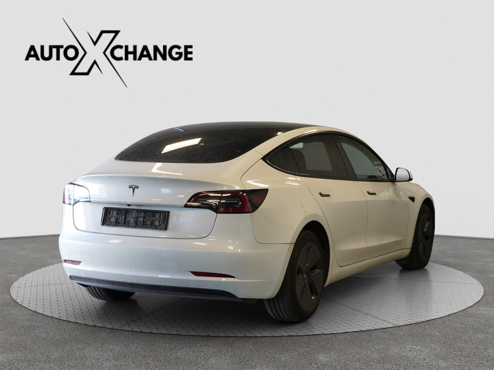Hvid Tesla Model 3 fra 2023