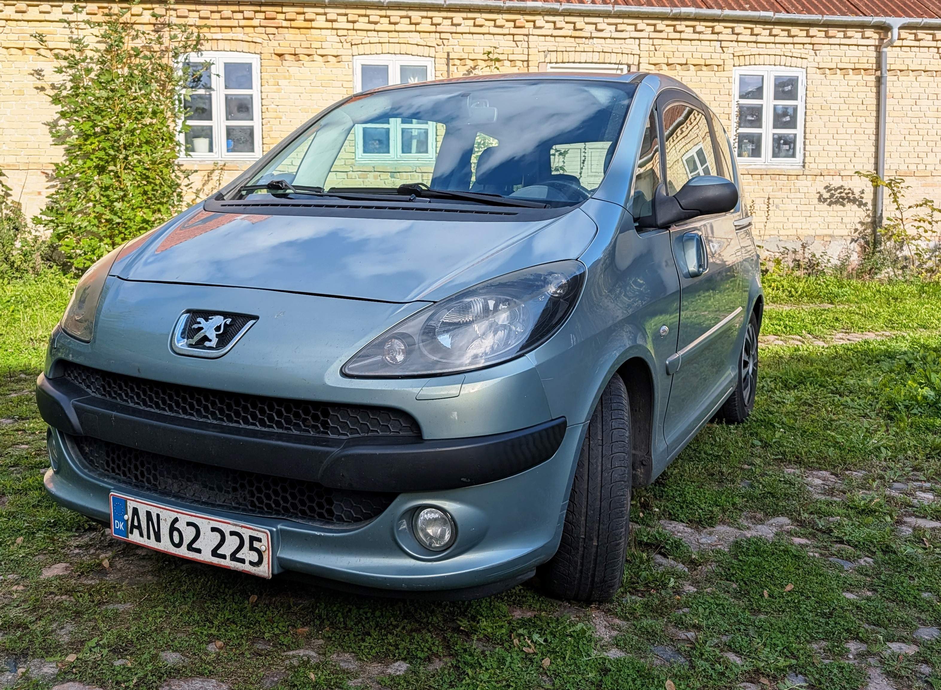 Turquoise Peugeot 1007 fra 2006