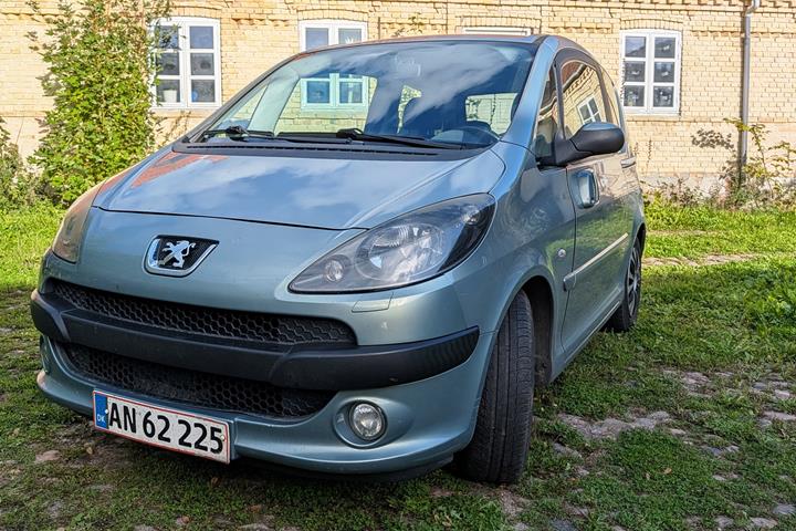 Turquoise Peugeot 1007 fra 2006