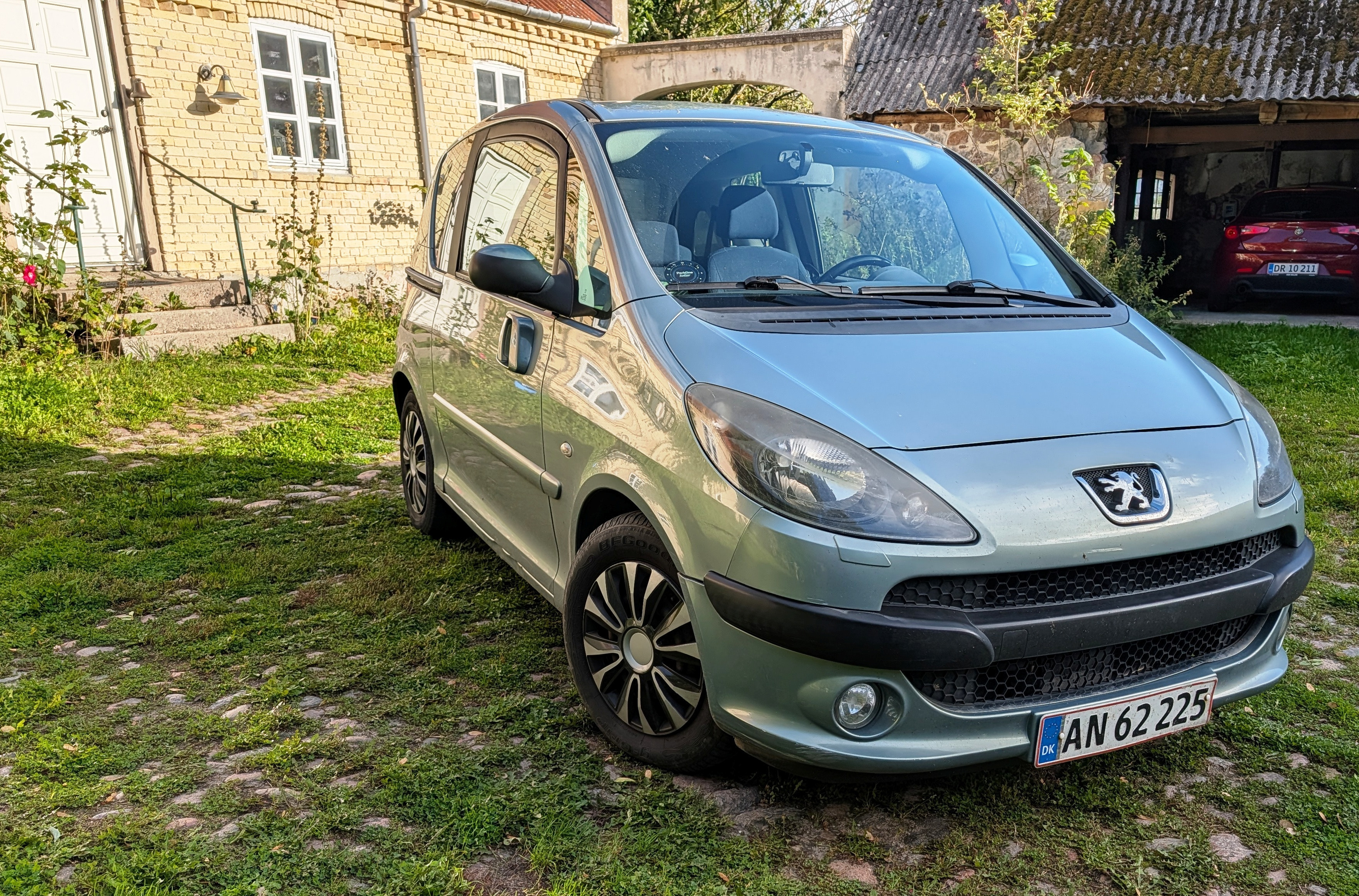 Turquoise Peugeot 1007 fra 2006