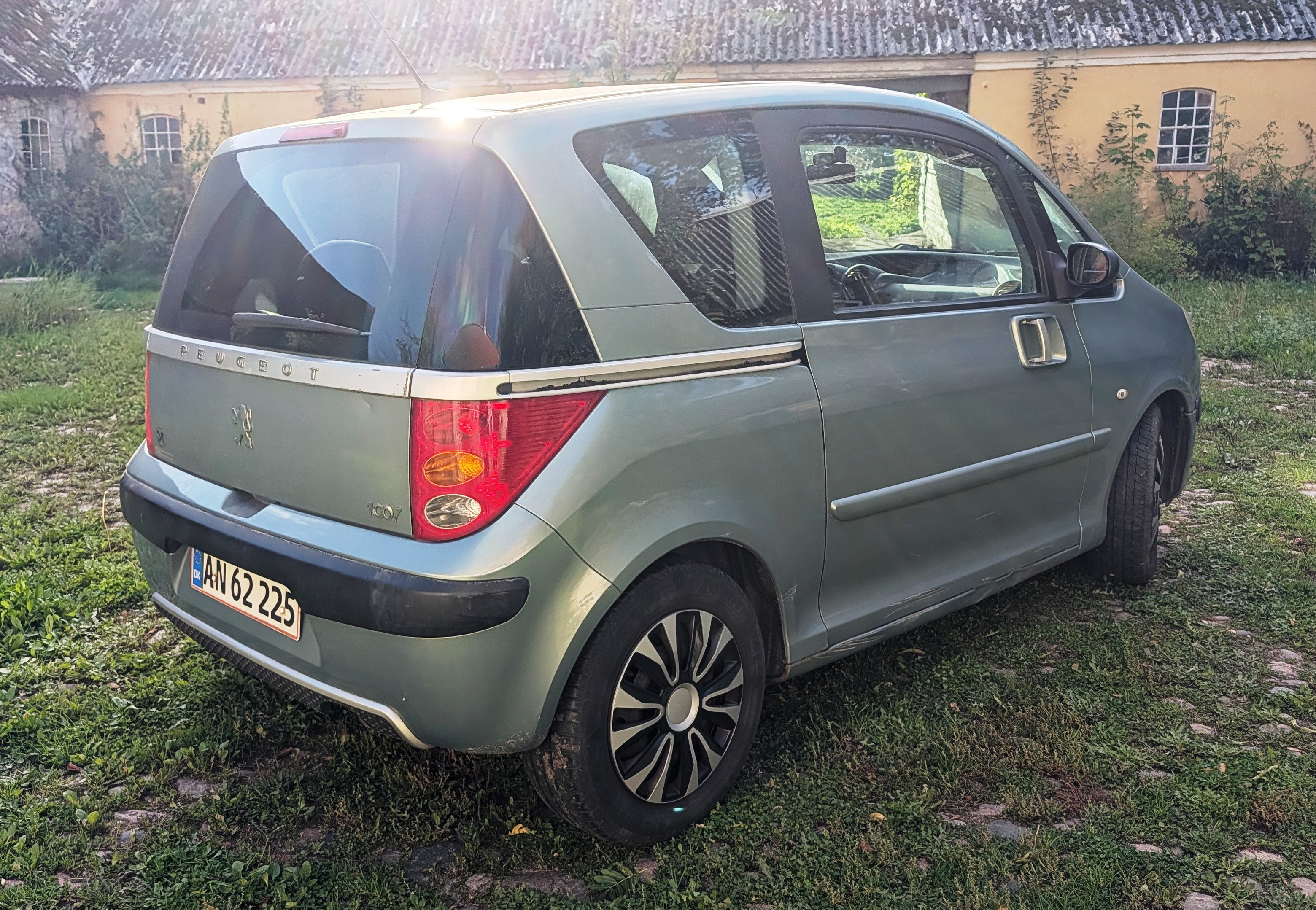 Turquoise Peugeot 1007 fra 2006