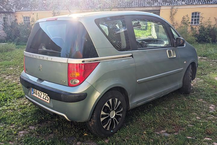 Turquoise Peugeot 1007 fra 2006