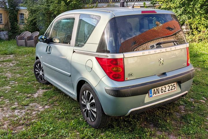 Turquoise Peugeot 1007 fra 2006
