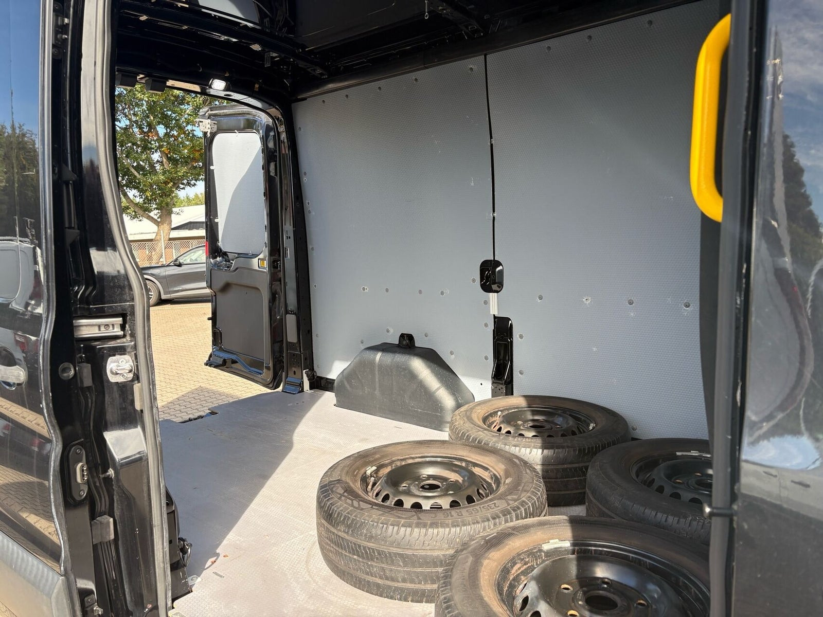 Sort Ford Transit 350 L2 Van fra 2020