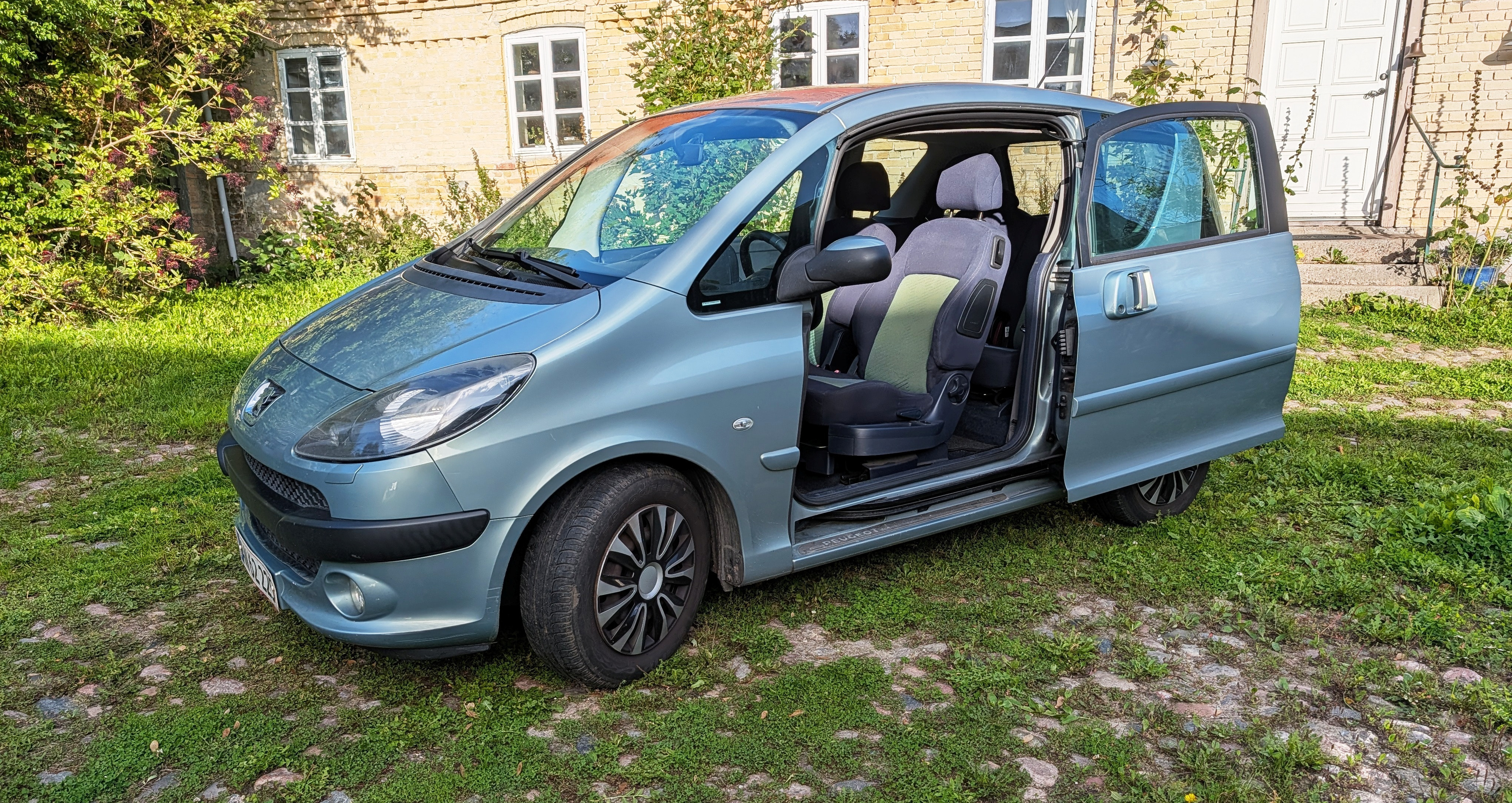 Turquoise Peugeot 1007 fra 2006