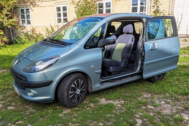 Turquoise Peugeot 1007 fra 2006
