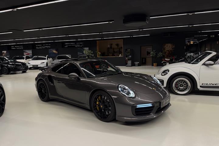 Grøn Porsche 911 Turbo S fra 2017