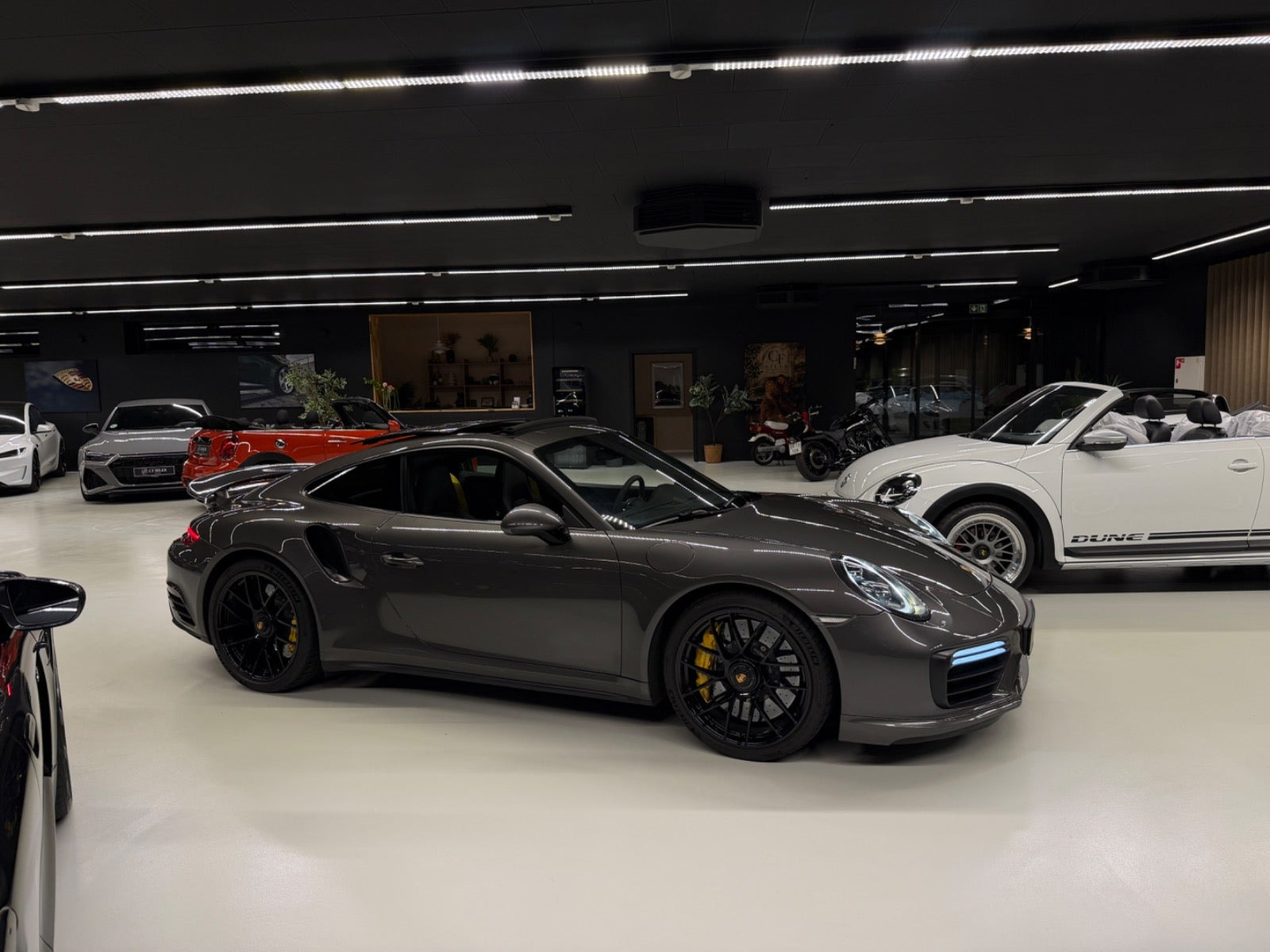 Grøn Porsche 911 Turbo S fra 2017