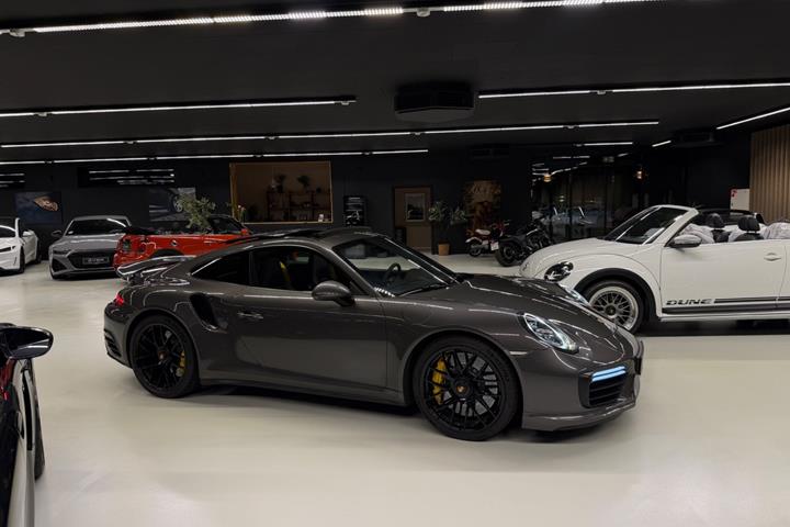 Grøn Porsche 911 Turbo S fra 2017