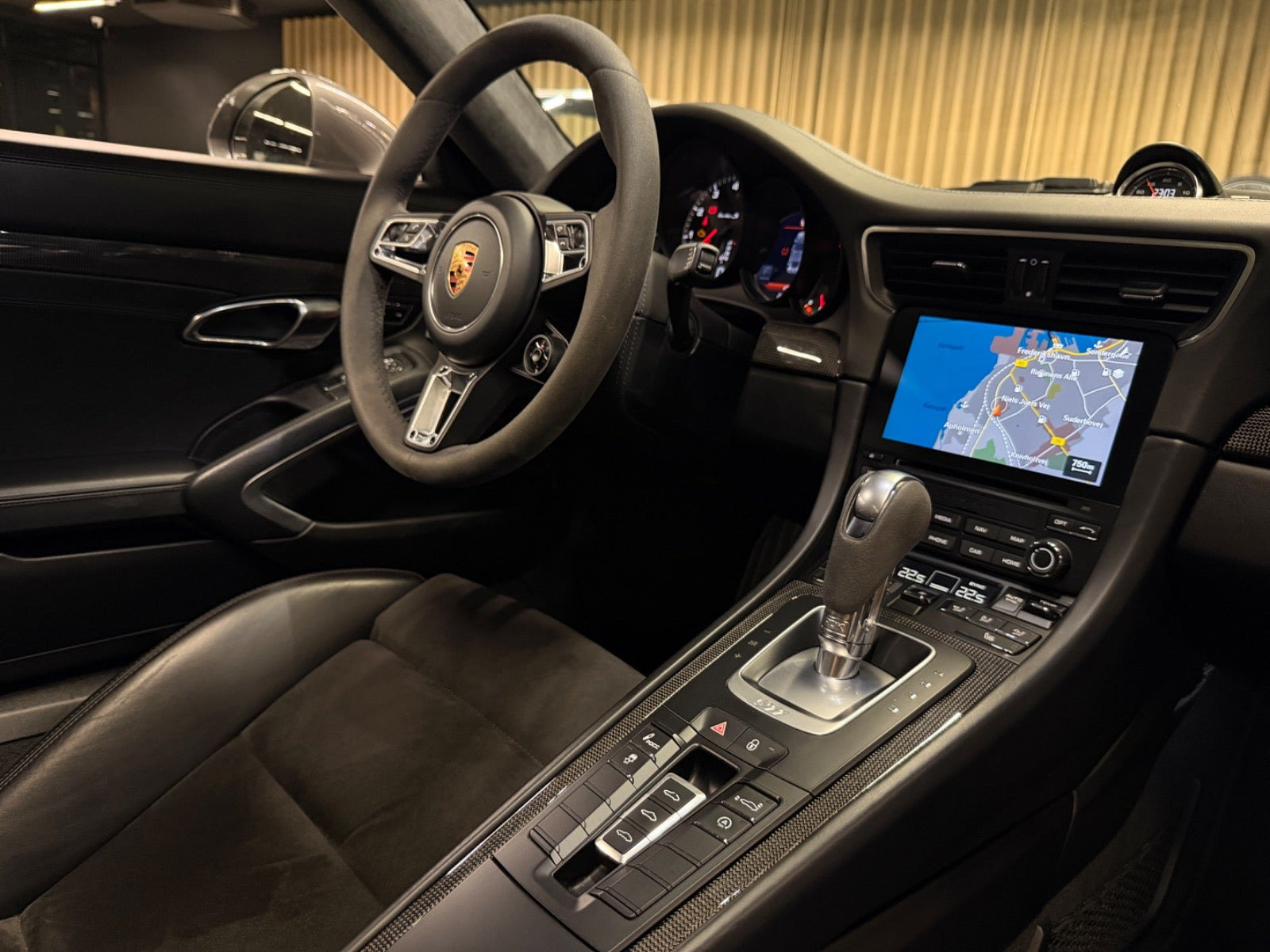 Grøn Porsche 911 Turbo S fra 2017