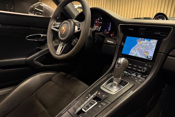 Grøn Porsche 911 Turbo S fra 2017