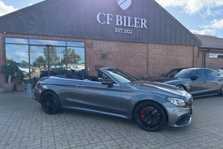 Grå Mercedes C63 fra 2020