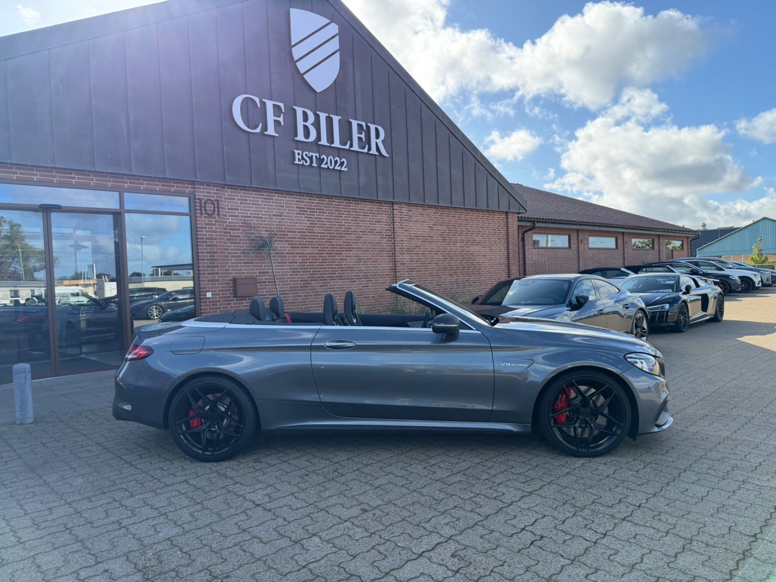 Grå Mercedes C63 fra 2020