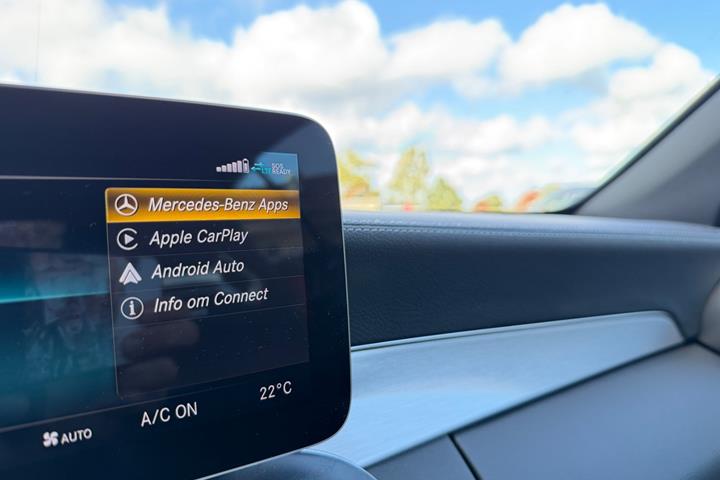 Grå Mercedes C63 fra 2020
