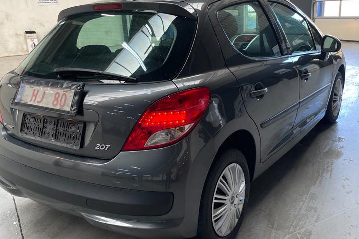 Grå Peugeot 207 fra 2010
