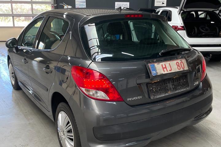 Grå Peugeot 207 fra 2010