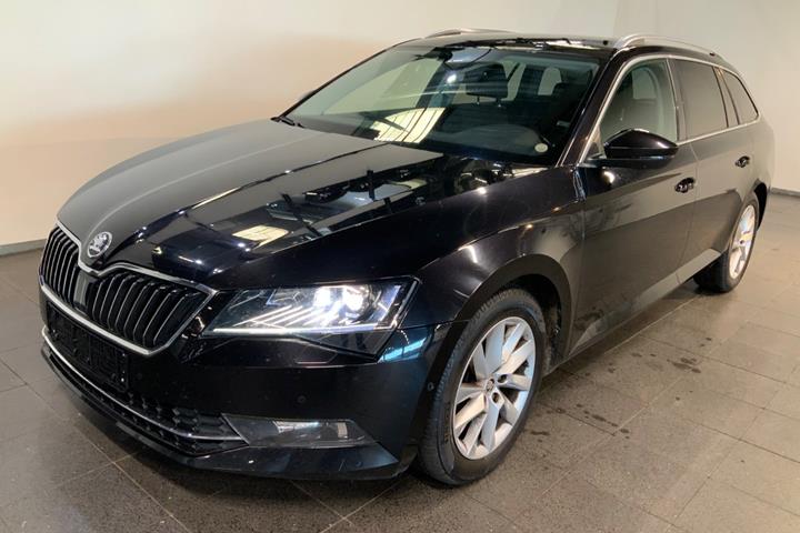 Sort Skoda Superb fra 2019