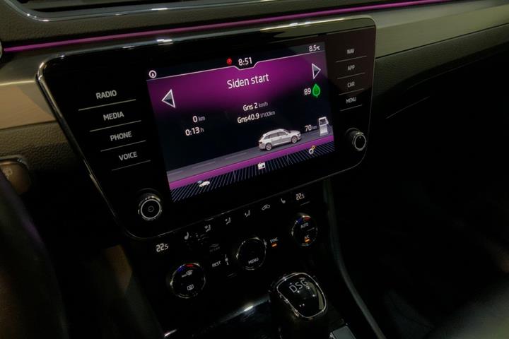 Sort Skoda Superb fra 2019