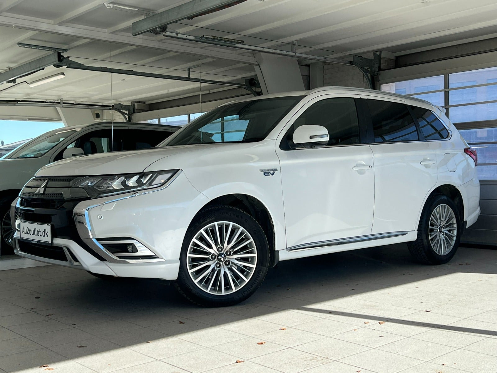 Mitsubishi Outlander 2,4 PHEV Instyle CVT 4WD