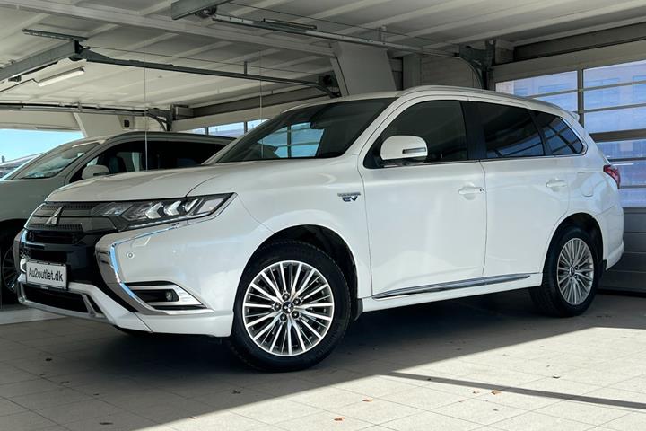 Hvid Mitsubishi Outlander fra 2020