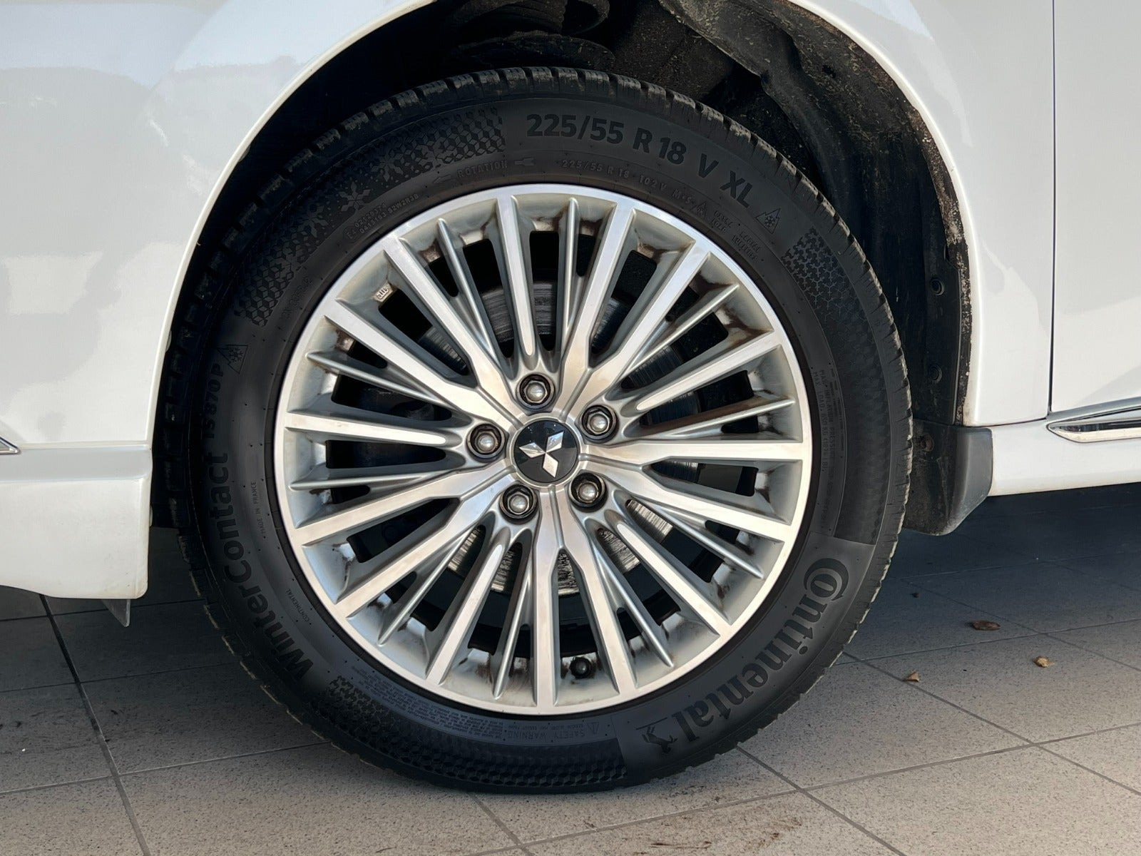 Hvid Mitsubishi Outlander fra 2020