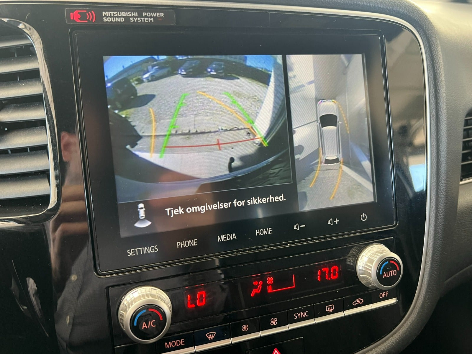 Hvid Mitsubishi Outlander fra 2020
