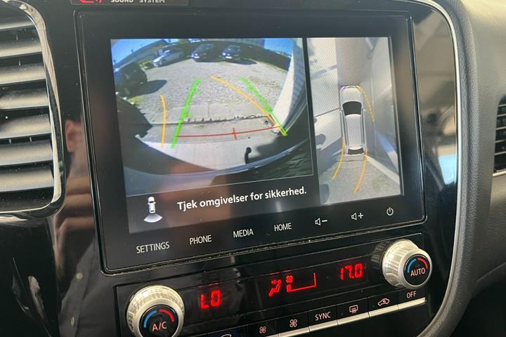 Hvid Mitsubishi Outlander fra 2020