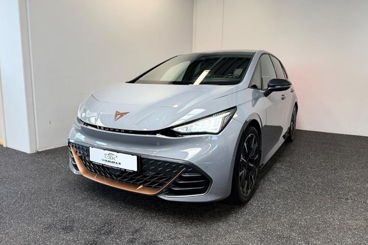 Grå Cupra Born fra 2022 set udefra