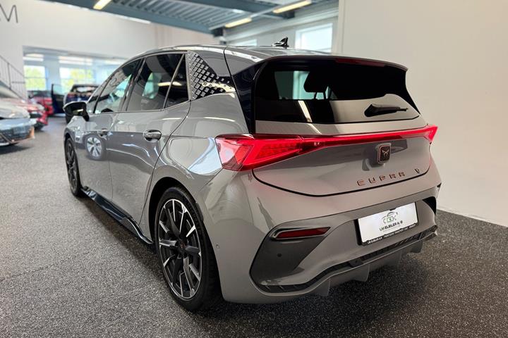Grå Cupra Born fra 2022