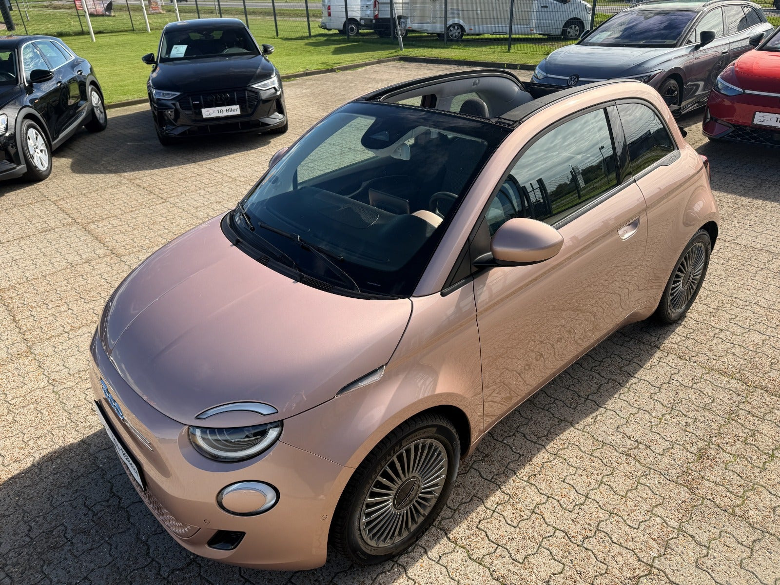 Grå Fiat 500e fra 2020