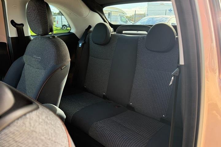 Grå Fiat 500e fra 2020