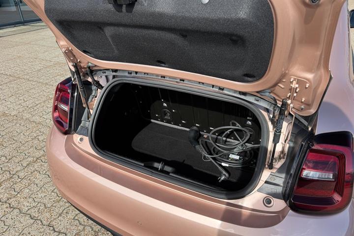 Grå Fiat 500e fra 2020