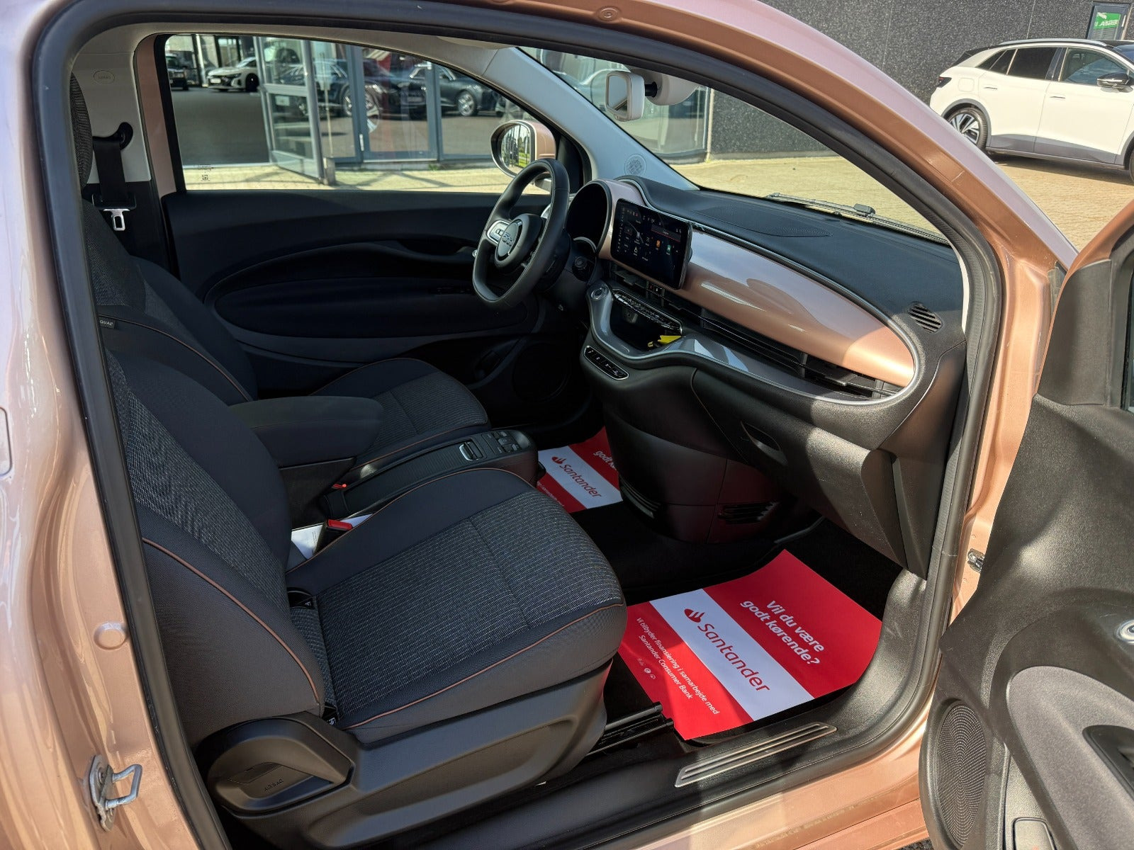 Grå Fiat 500e fra 2020