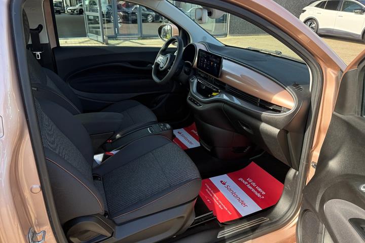 Grå Fiat 500e fra 2020