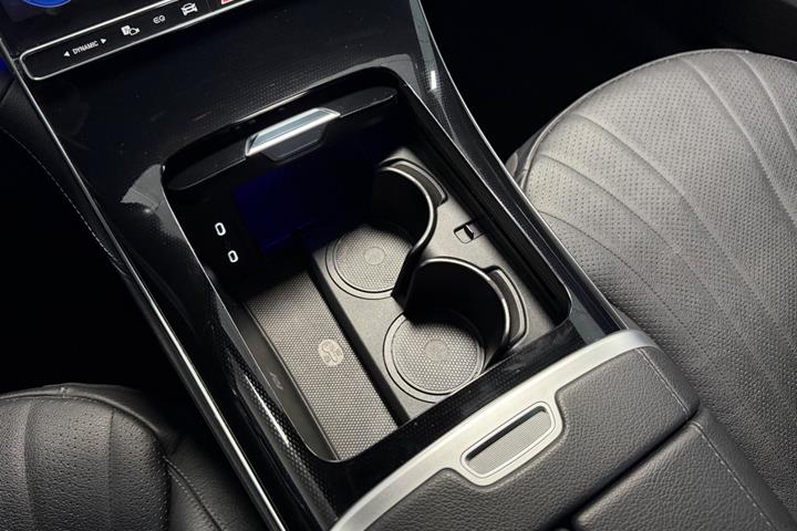 Hvid Mercedes EQE350+ fra 2022