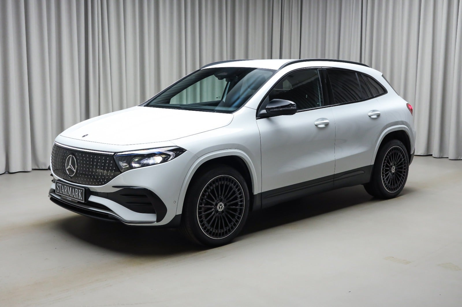 Hvid Mercedes EQA250+ fra 2024