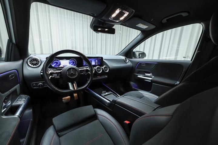 Hvid Mercedes EQA250+ fra 2024