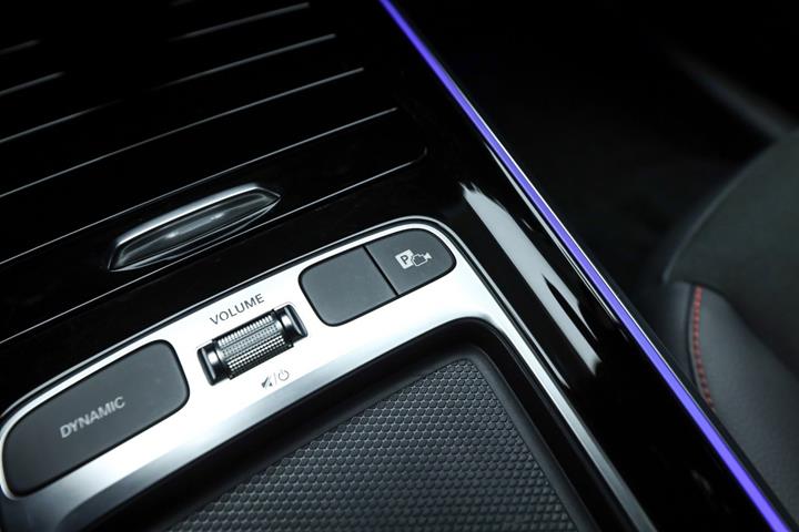 Hvid Mercedes EQA250+ fra 2024