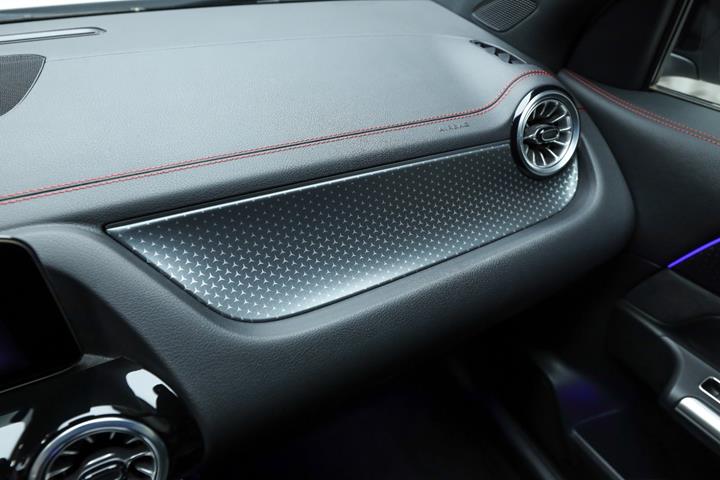 Hvid Mercedes EQA250+ fra 2024