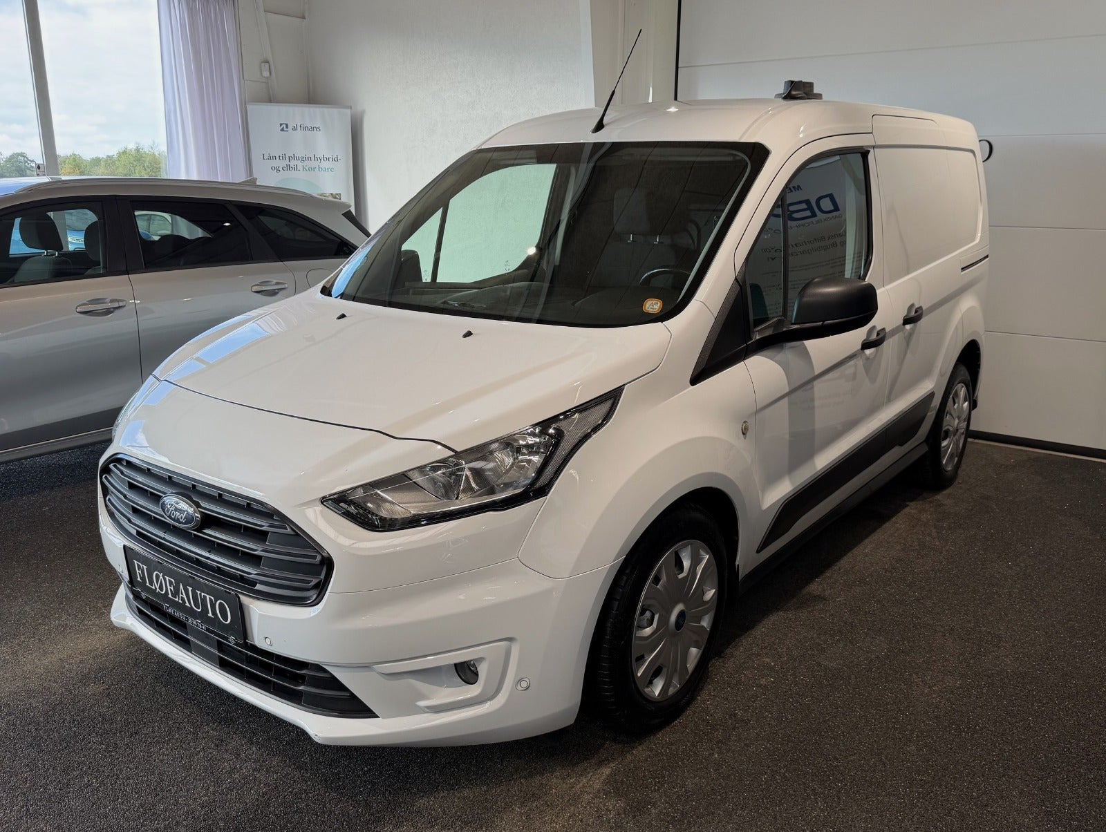 Hvid Ford Transit Connect fra 2022