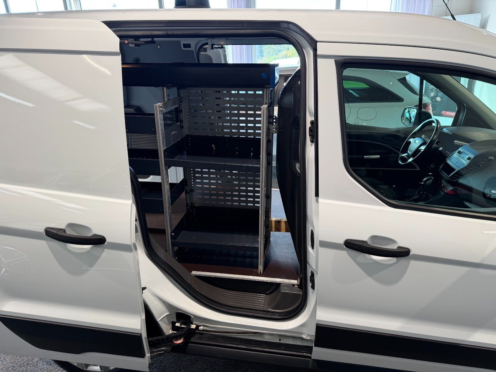 Hvid Ford Transit Connect fra 2022