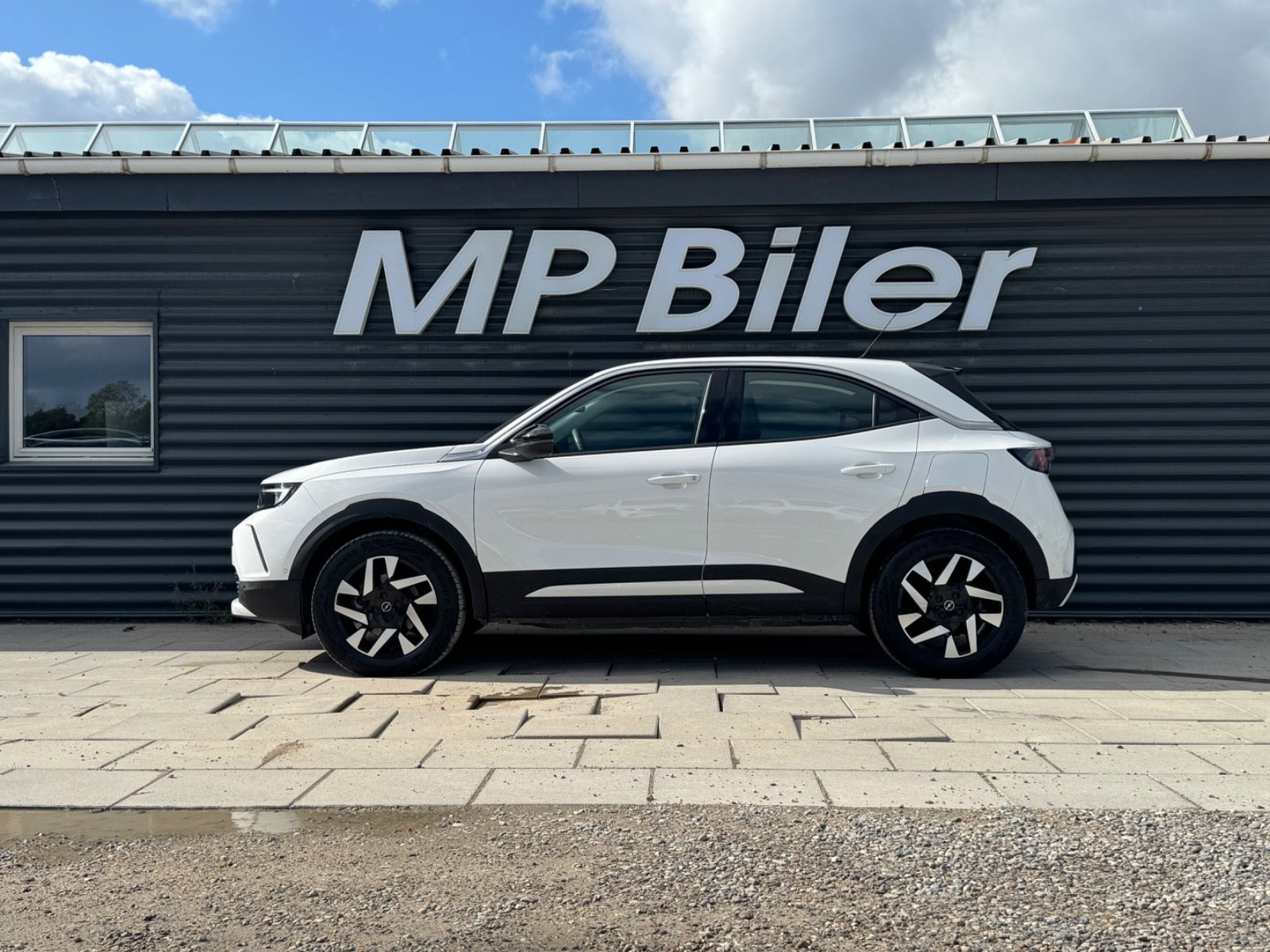 Hvid Opel Mokka-e fra 2024