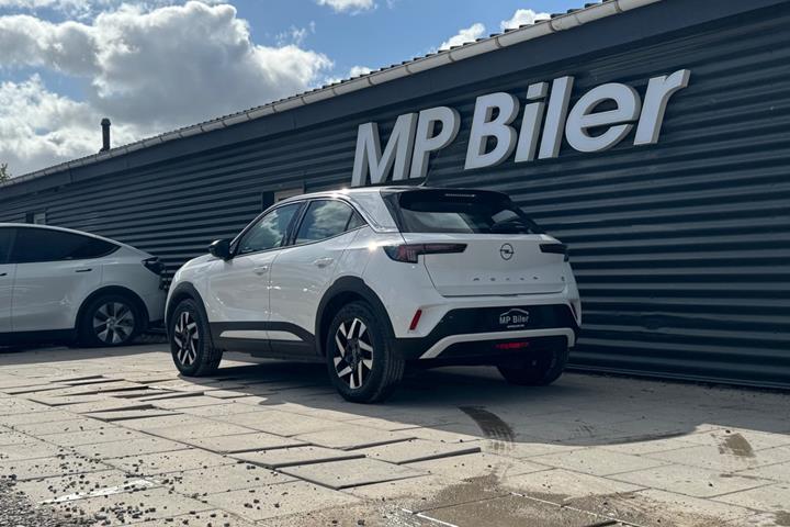 Hvid Opel Mokka-e fra 2024