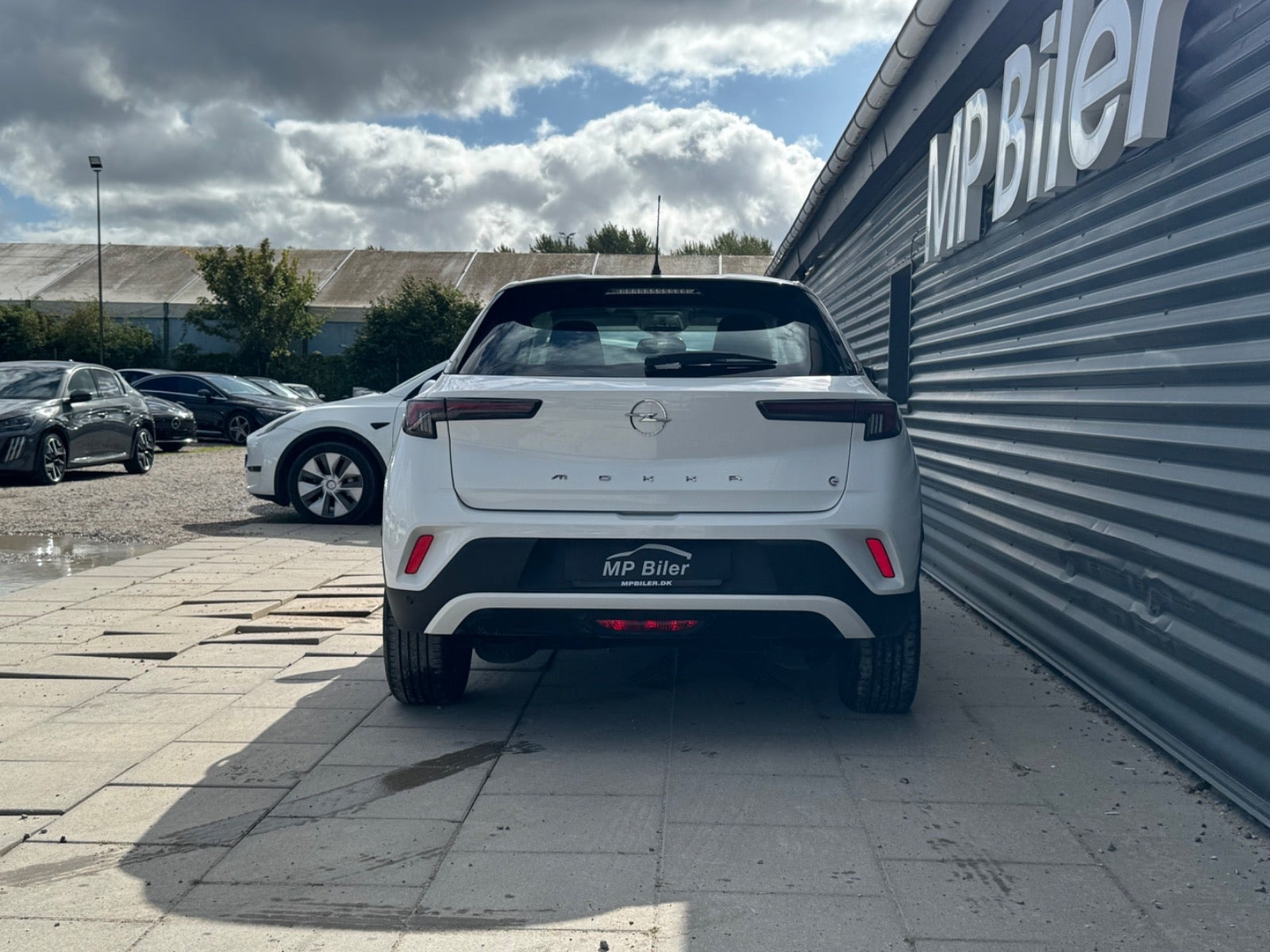 Hvid Opel Mokka-e fra 2024