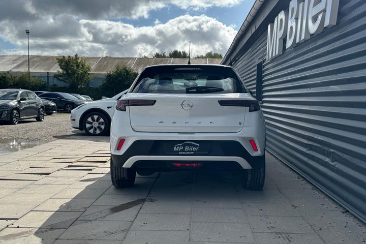 Hvid Opel Mokka-e fra 2024