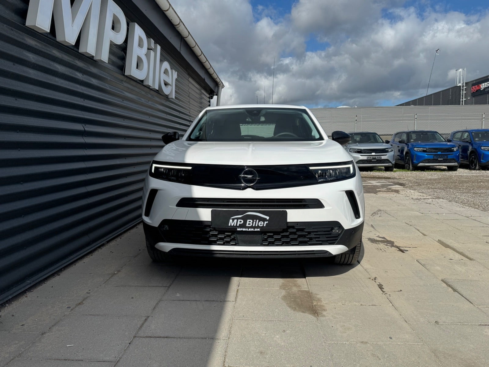 Hvid Opel Mokka-e fra 2024